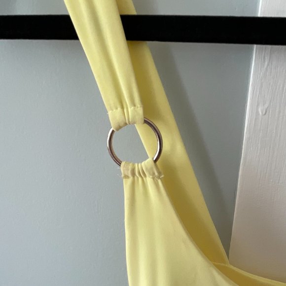 PrettyLittleThing Yellow Mini Bodycon Dress - Picture 7 of 8